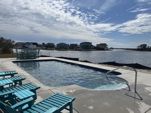 Stunning Bayfront Home, Pool, 5 Bed/3 Ba, Pets ok & Golf Cart