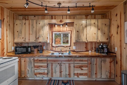 Sun Filled Joy: Hot Tub + Sauna + Watch Wildlife