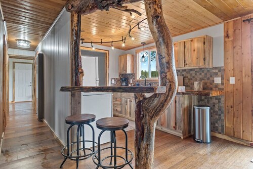 Hottub Hideaway: Firepit + Sauna + Views + Wildlife