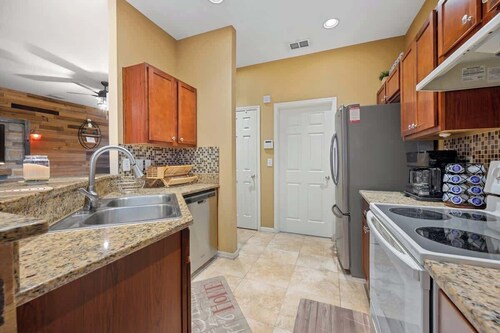 3/2 Family + Pet Friendly home + Washer/Dryer