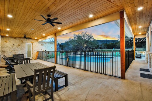 Pickle Houz, Pickleball Court, Pool, Golf@ Frio River Vacation Rentals