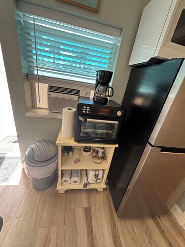 Amazing Private Suite Large Bathroom 3.3mi to Beach Close 2 Everything Updated