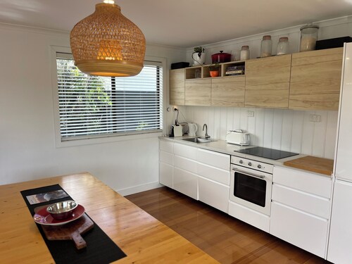 Welcome to The Coles Bay Shack, centrally located in beautiful Coles Bay.