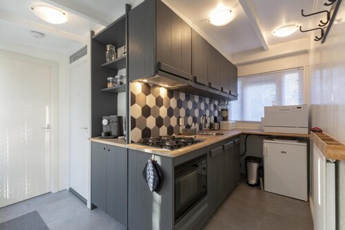 Was für ein moderner und geschmackvoller Ferienbungalow in Sint Maartenszee!