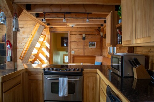 Cozy Rustic Mountain Cabin | Breathtaking Views