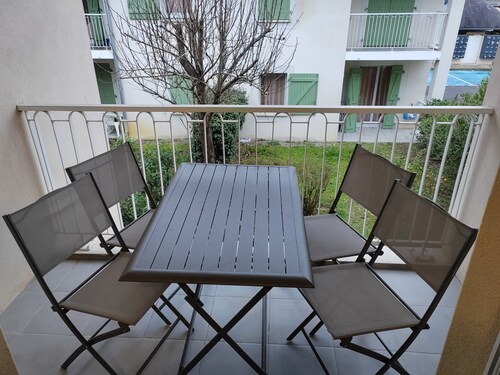 T2 Balcon dans Résidence avec piscine D80