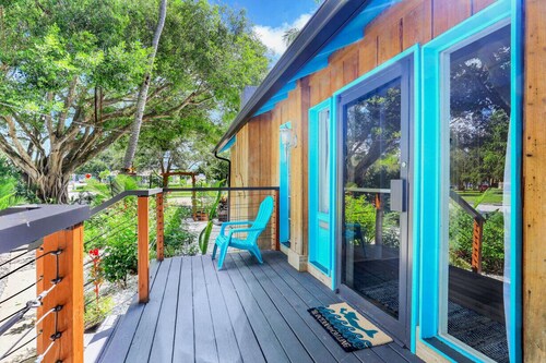 Urban Tropical Fort Myers Retreat in Historic Downtown River District