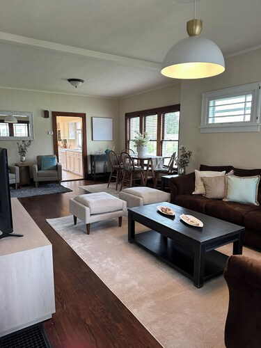 Spacious 5-bedroom house on a quiet street right off the lake near the academy