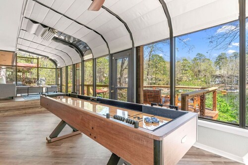 Lakefront Paradise w/Hot Tub, Decked Out on Desoto