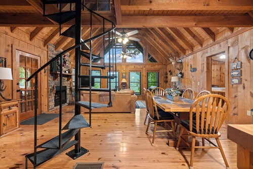 Mountain Lodge- Pet Friendly - Firetable- Stunning View - Tranquil Surroundings