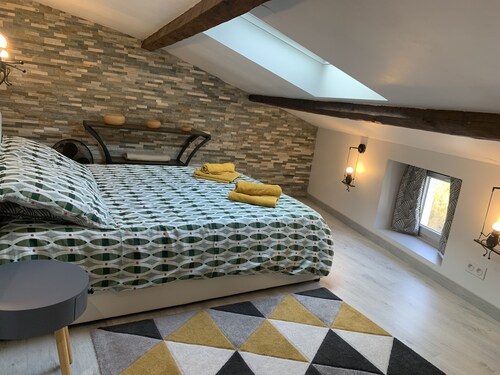 Maison de charme avec terrasse et garage fermé proche des volcans