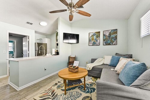 Pink Dolphin 3| Beachside Cottage| Walk Everywhere