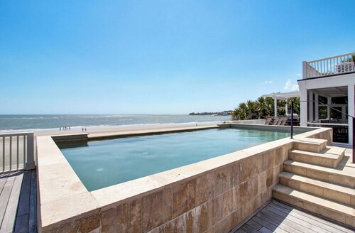114 Ocean Boulevard by Avantstay Beachfront Infinity Pool Basketball Court Recently Renovated!