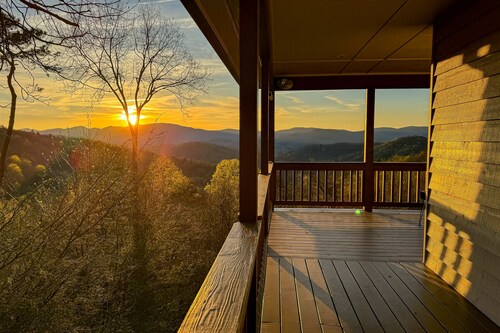 Enchanting mountain home with deck views, private hot tub, firepit, & fireplace
