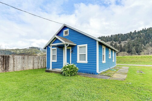 Cozy NorCal Cottage: 2 Mi to Redwoods & Beaches!