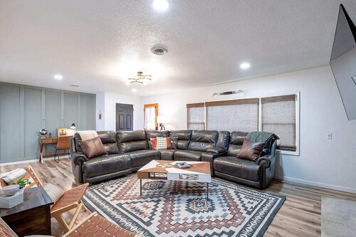 The Den is a cozy and welcoming 3 bed, 2 bath home with zero entry design