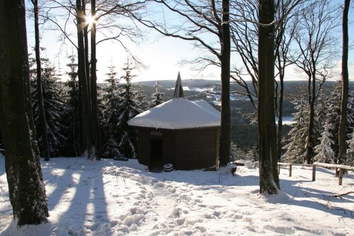 Ferienhaus, 98 qm / Sauna / 1 - 5 Personen / 5 Min. vom Rennsteig entfernt.