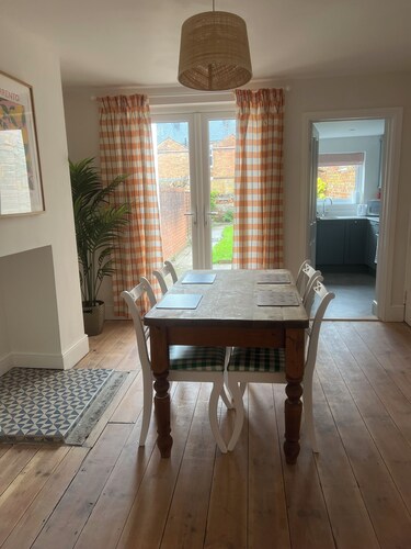 Train Station Cottage Taunton - Walk to town, pet friendly!