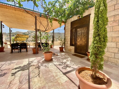 Villa Mira Guesthouse - Downtown Amman