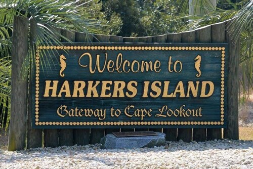 Harkers Hideaway - Waterfront Home with Private Dock & Private Beach