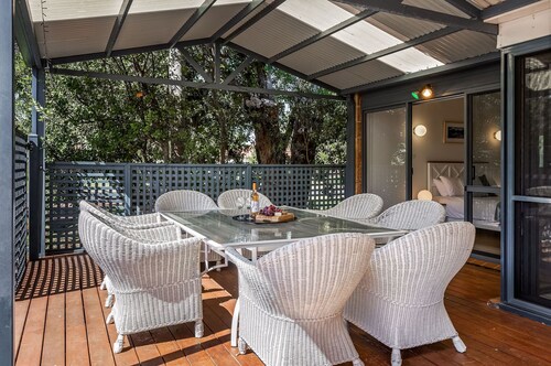 COSY AND CHARMING BEACH HOUSE SITUATED IN QUIET BEACHSIDE QUINDALUP