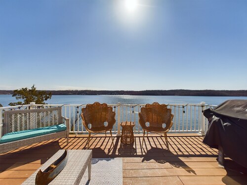 Lake Front- Great Fishing Deck-Hot Tub- Margaritaville-Large Home