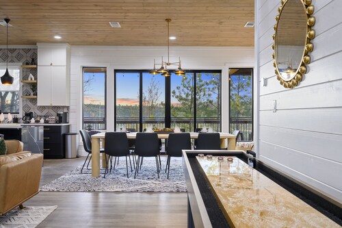 Stunning Endless Views - Hottub,Shuffleboard,EV