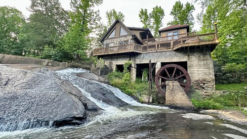 Lodge on the Waterfall!