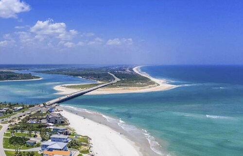 Beach House King Bed Pet Friendly! Fast Wi-Fi Netflix Garage