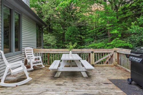 Harmony Ridge by Avantstay Fireplace, Large Deck & Forest Views