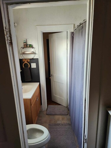 "Ames House" Cozy, Country Charm, offers 4 beds, 1 bath, spacious living room.
