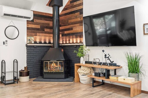 The Bear's Den by Avantstay Prime Location, Renovated w/ Movie & Game Room