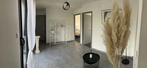 NOUVEAU meublé de loisirs rénové à la campagne prÚs d'un espace loisir baignade.