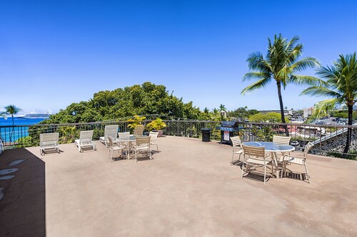 Kona Plaza#218 2nd Floor Unit in Heart Of Kona Town: AC & Elevators!