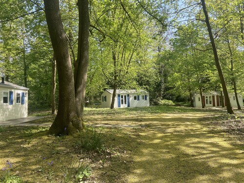 mobil-home, niché au cœur de la campagne