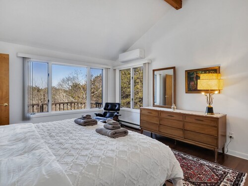 Stylistic Home and Easy Walk to the Beach!