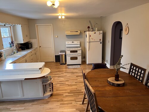 The Main Street Loft in Carmi, IL - spacious, artsy, comfortable - sleeps 6