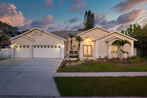 Family-Friendly 4BR Home in Dunedin: Saltwater Pool, Bunk Room, Near MLB Spring Training & Beaches!