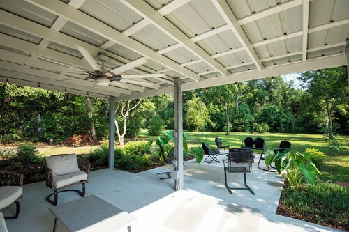 A Quiet 4 Bedroom Fairhope Home, 1 Acre, Family Friendly & Downtown in Minutes