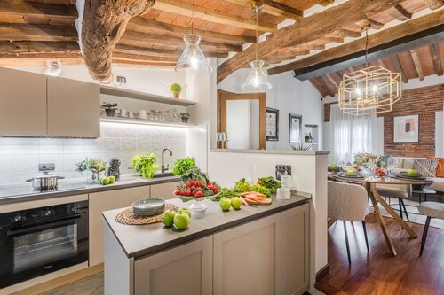 Dorina Penthouse 2 bedrooms 2 bathrooms inside the Lucca Walls