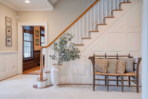 Secluded Estate w/ Guest House, Private Pond, Gym, & Movie Theater Sunny Pond