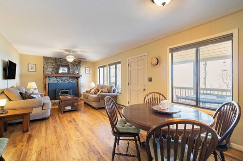 Deck w/ Forest Views, Ping Pong Blue Ridge Mtn Escape Ash Vale by Avantstay