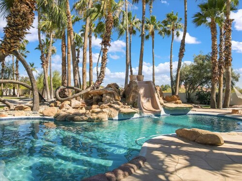 Resort Style Estate, 2 Houses, Putt-Putt Course, B-ball Court, Heated Pool