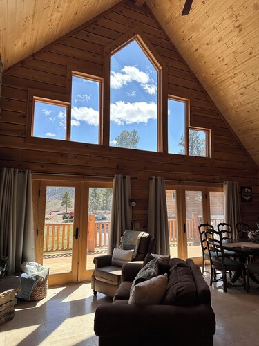 Mountain Valley Paradise- stunning retreat nestled in the heart of the San Juans