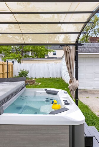 Escape to Fun: Hot Tub & Game Arcade Retreat