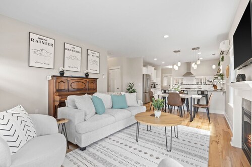 Manette Cottage Oasis - Close to Downtown!