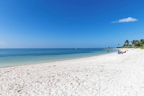 Come Monday: Sombrero Beach Home w private pool