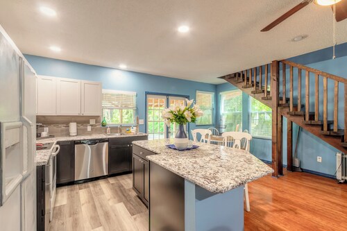 A Quiet, Shady Retreat in New Smyrna Beach!