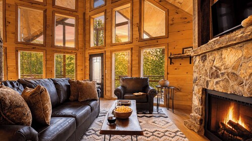 Birch Lodge by Avantstay Indoor Pool, Theater, Game Room & Stunning Views!