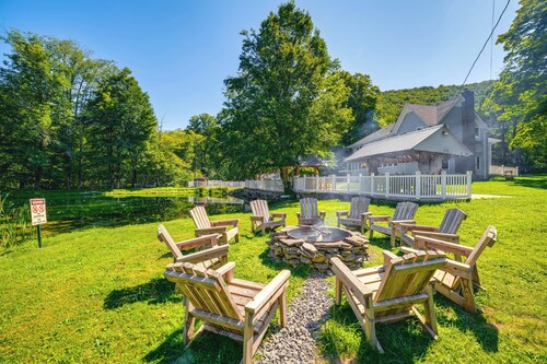 Massive Roscoe Retreat: Great for Large Groups!